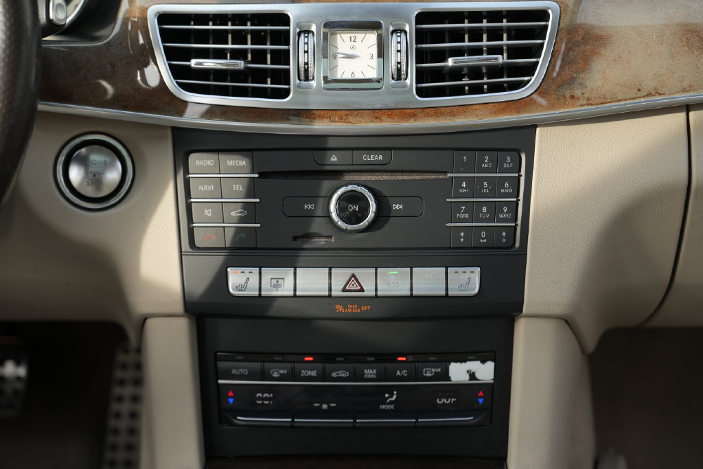Used 2016 Mercedes-Benz E 350 4MATIC Sedan image 47