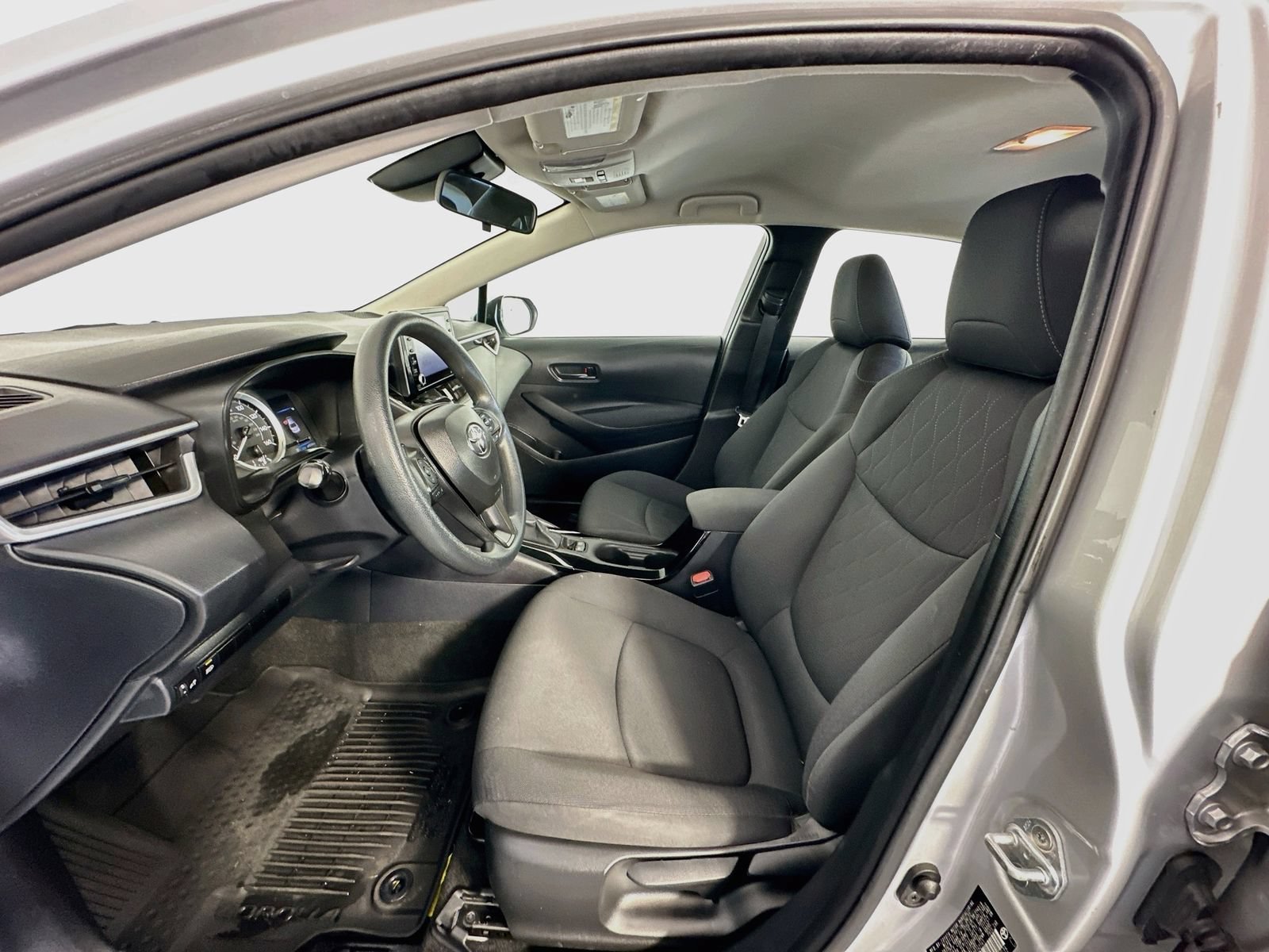 Used 2022 Toyota Corolla LE FWD image 19