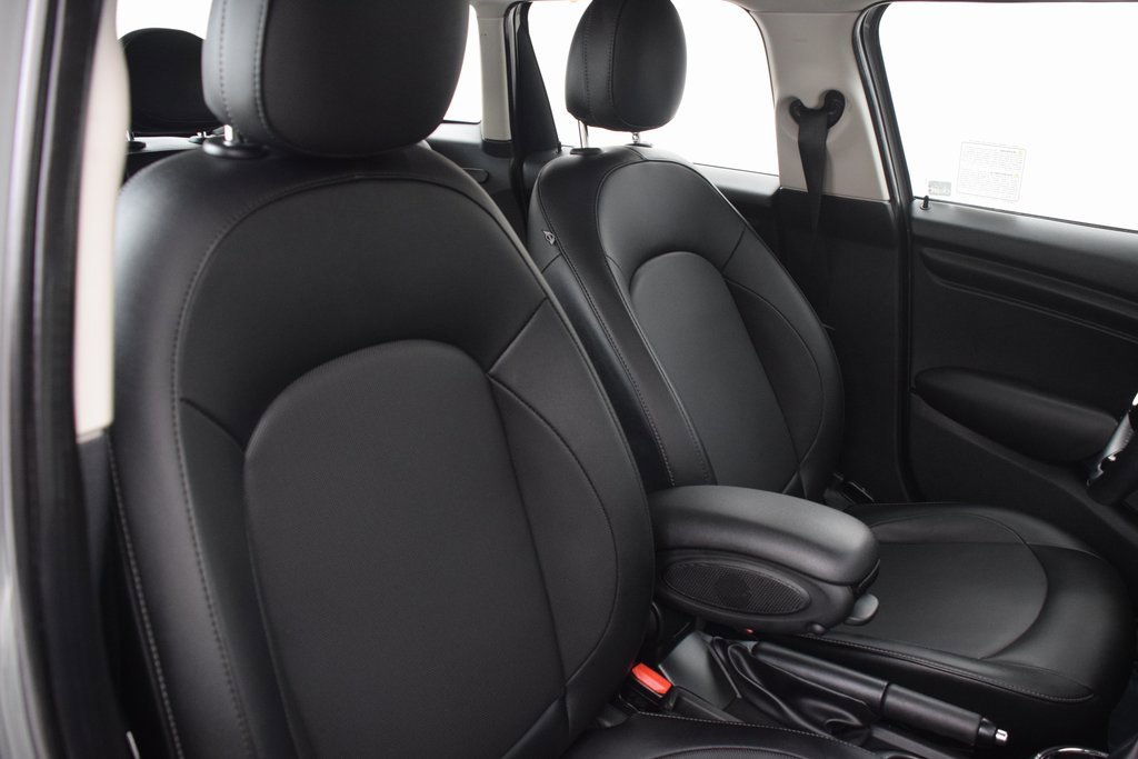 Used 2015 MINI Cooper 4-Door Hardtop image 17