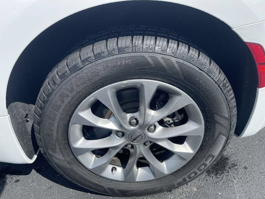 Used 2024 Chrysler Pacifica Touring-L AWD/4WD image 14