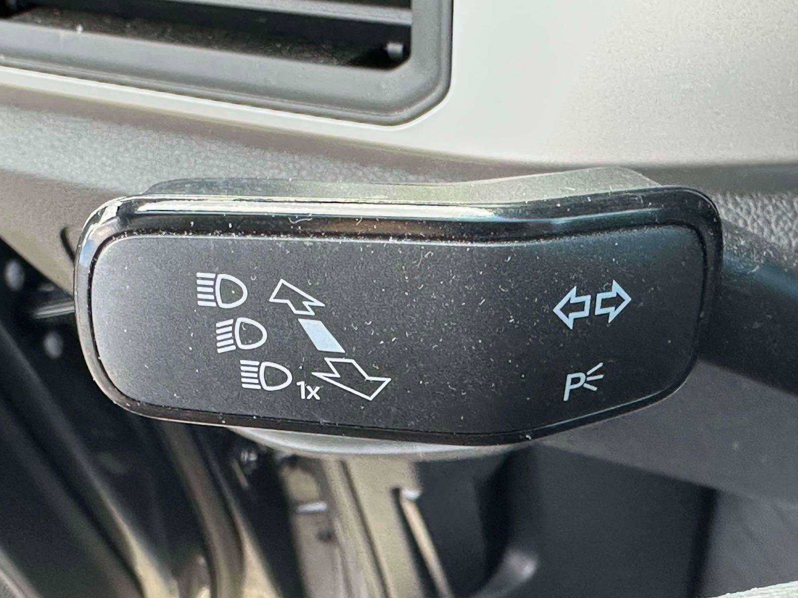 Certified 2022 Volkswagen Atlas Cross Sport SE image 22