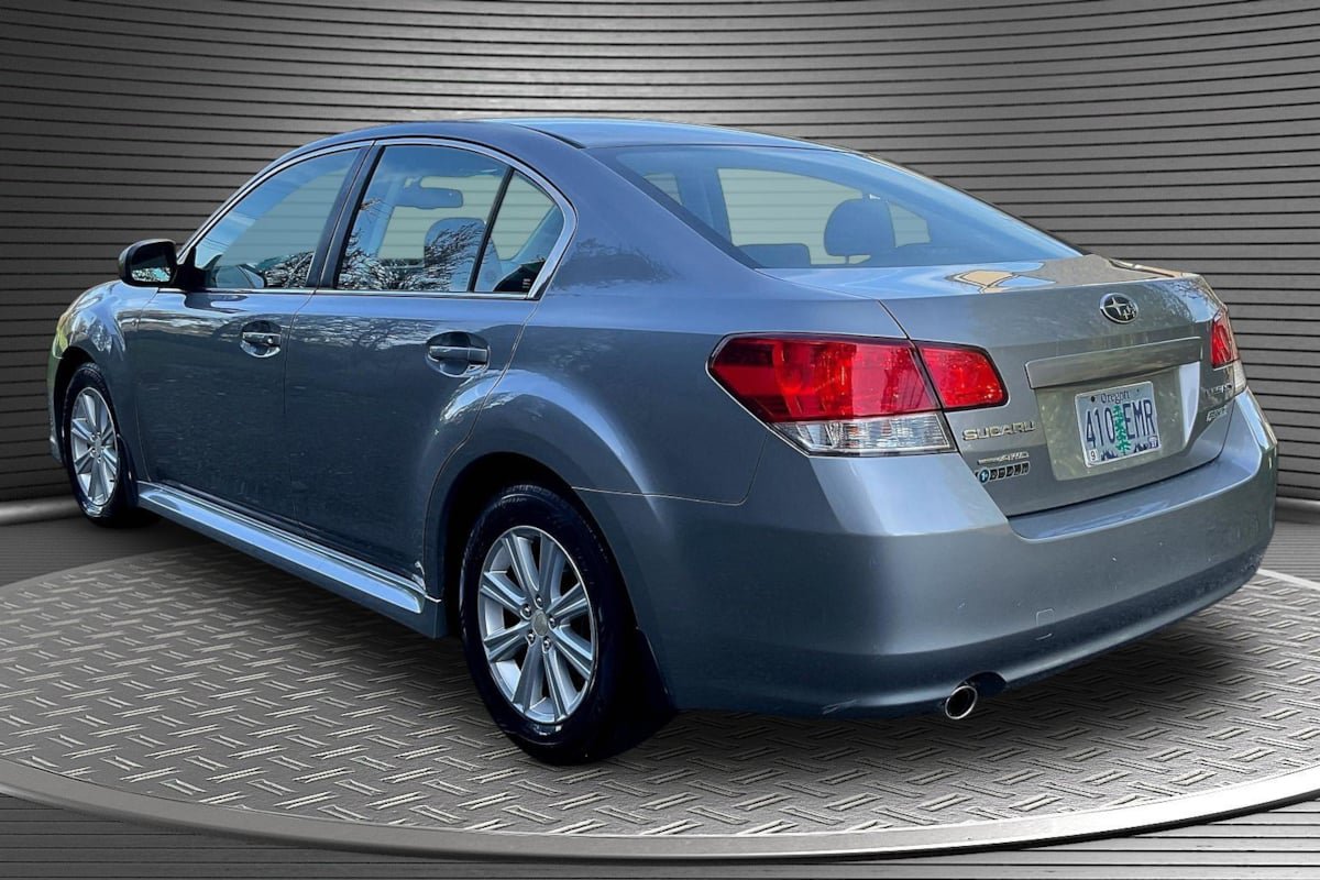Used 2010 Subaru Legacy 2.5i Premium AWD/4WD image 4