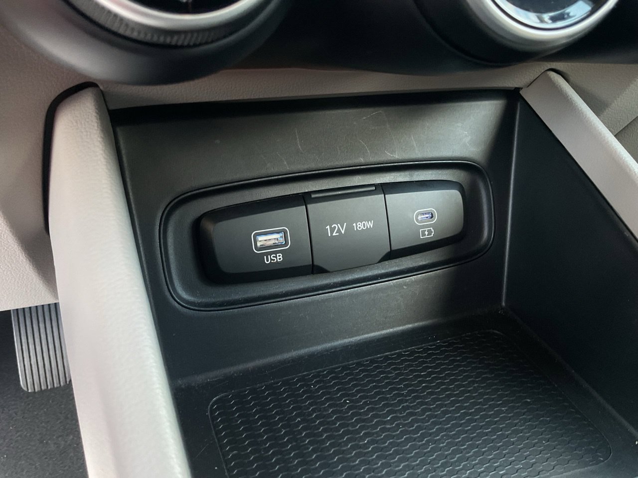 Used 2025 Hyundai Venue SEL FWD image 26