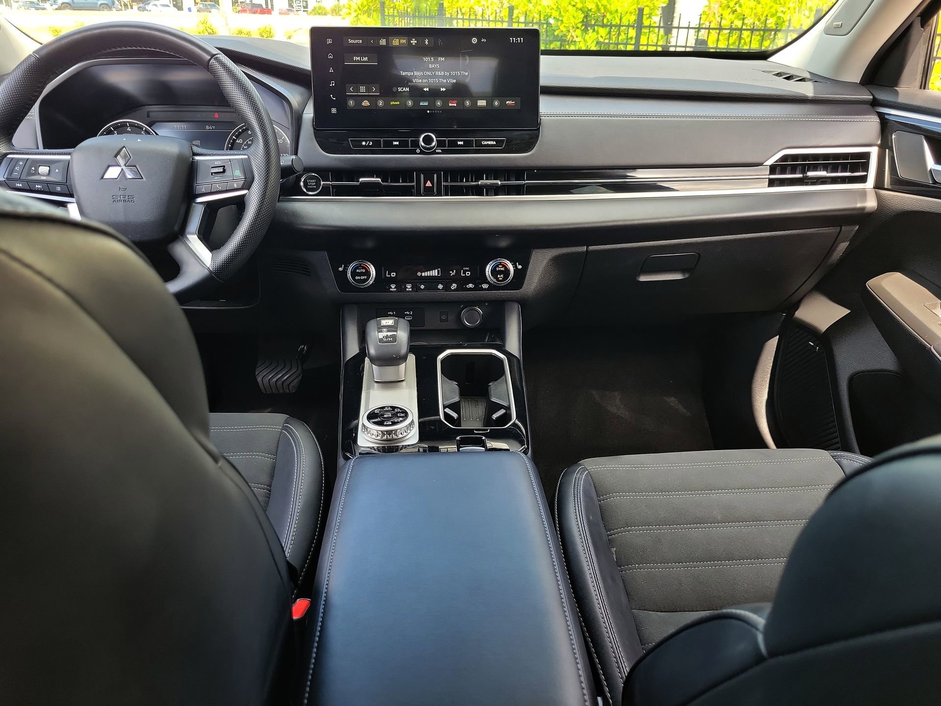 Used 2025 Mitsubishi Outlander AWD image 15