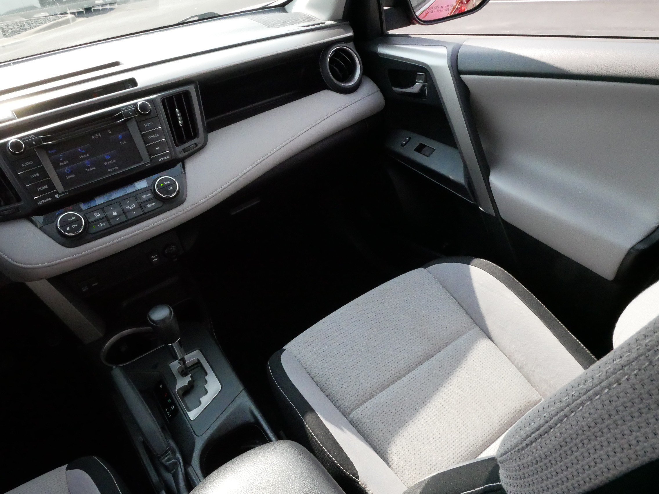 Used 2016 Toyota RAV4 XLE AWD/4WD image 11