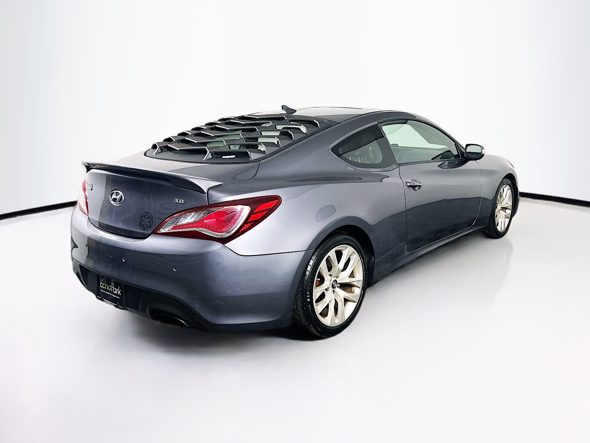 Used 2014 Hyundai Genesis 3.8 RWD image 9