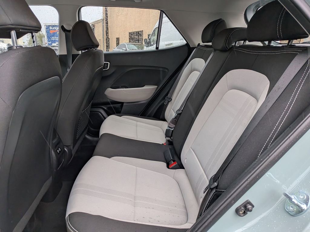 Used 2025 Hyundai Venue SEL image 28