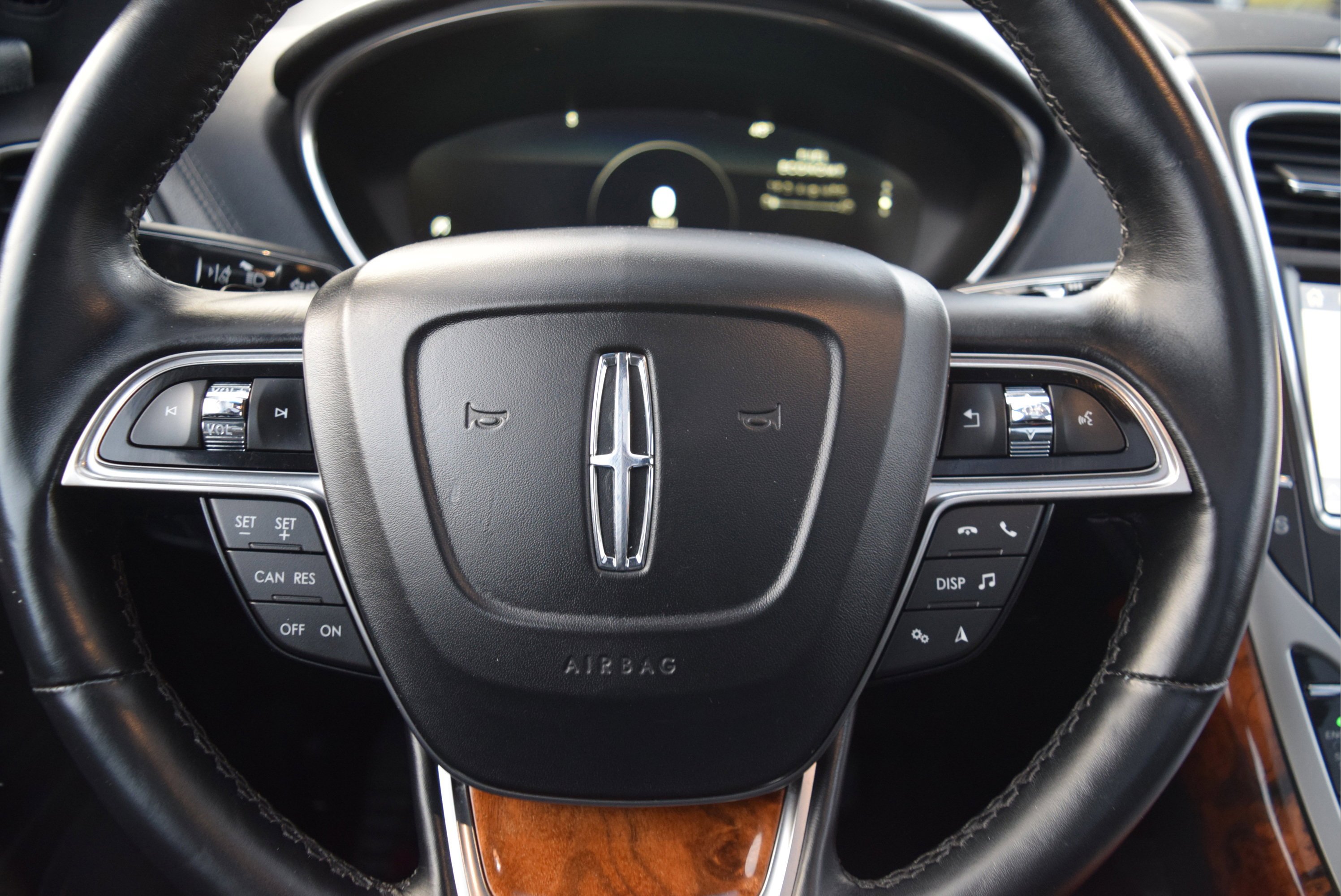 Used 2019 Lincoln Nautilus Reserve image 11