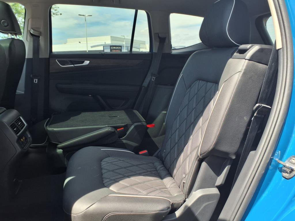 Certified 2025 Volkswagen Atlas SEL Premium R-Line image 10
