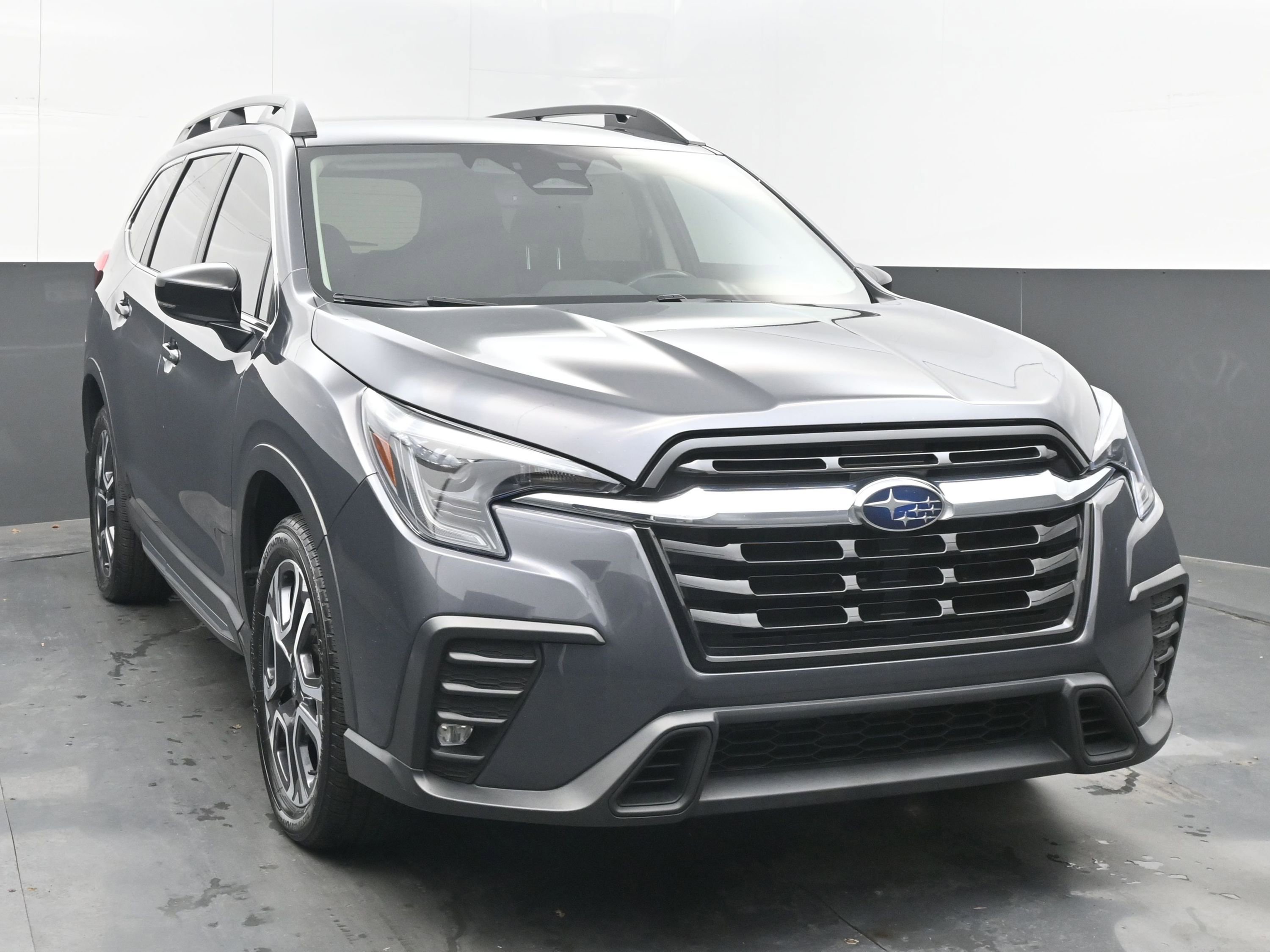 Used 2024 Subaru Ascent Limited image 3