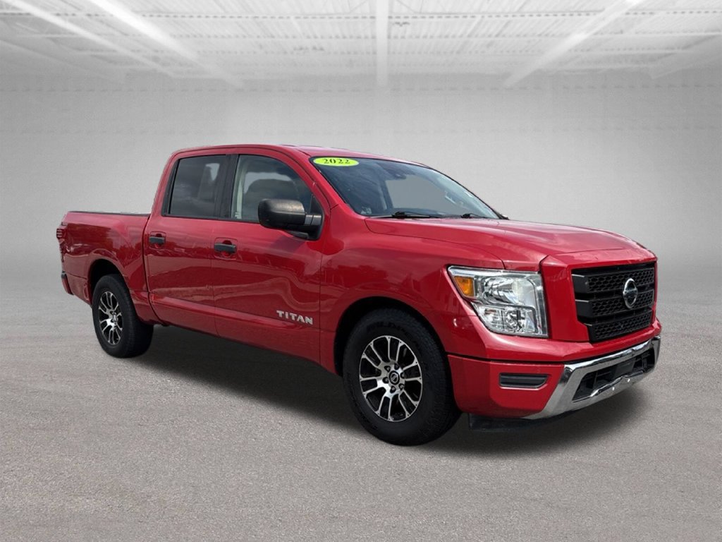 Used 2022 Nissan Titan SV RWD image 2