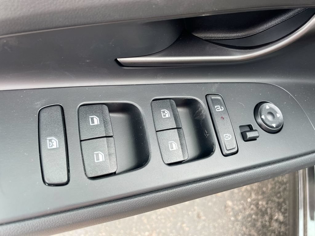 Used 2025 Hyundai Elantra Sport FWD image 40