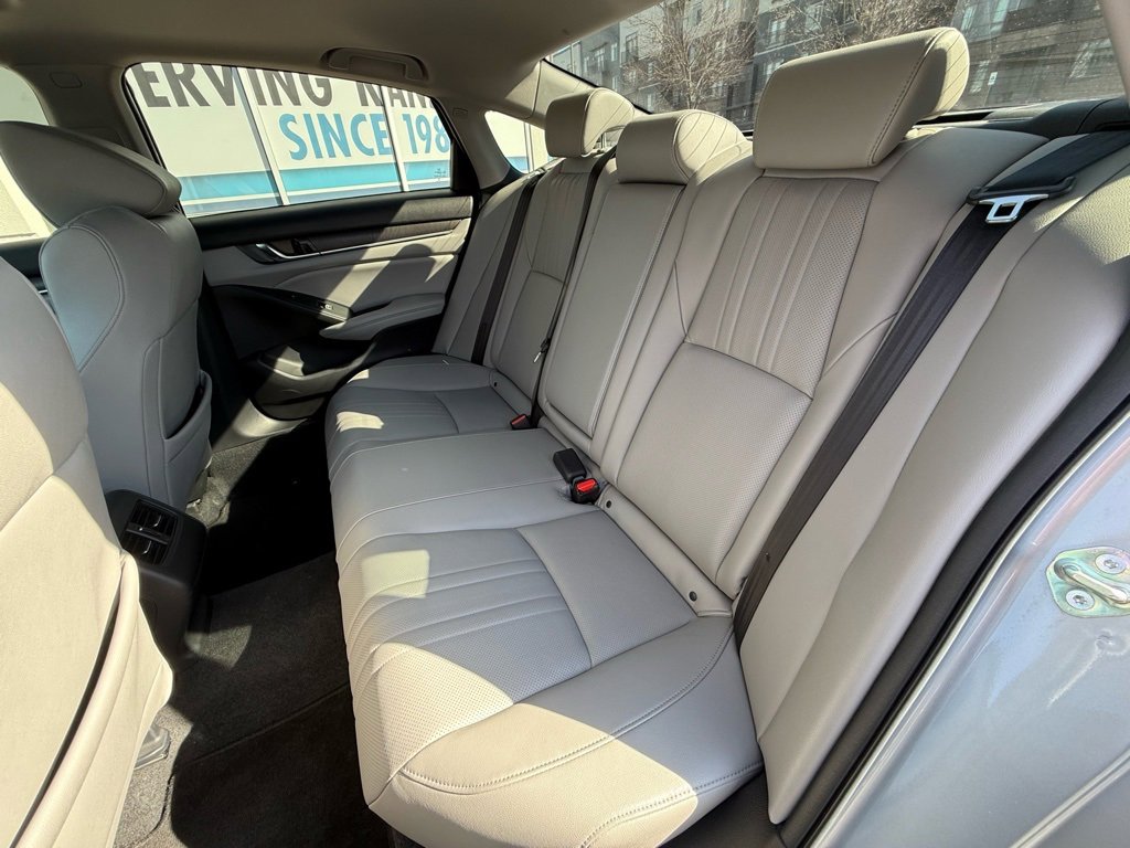 Used 2020 Honda Accord Touring image 12