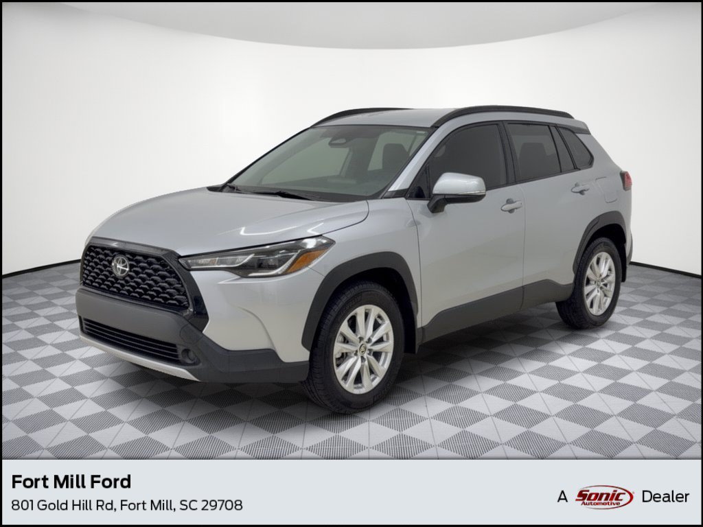 Used 2024 Toyota Corolla Cross LE FWD image 1