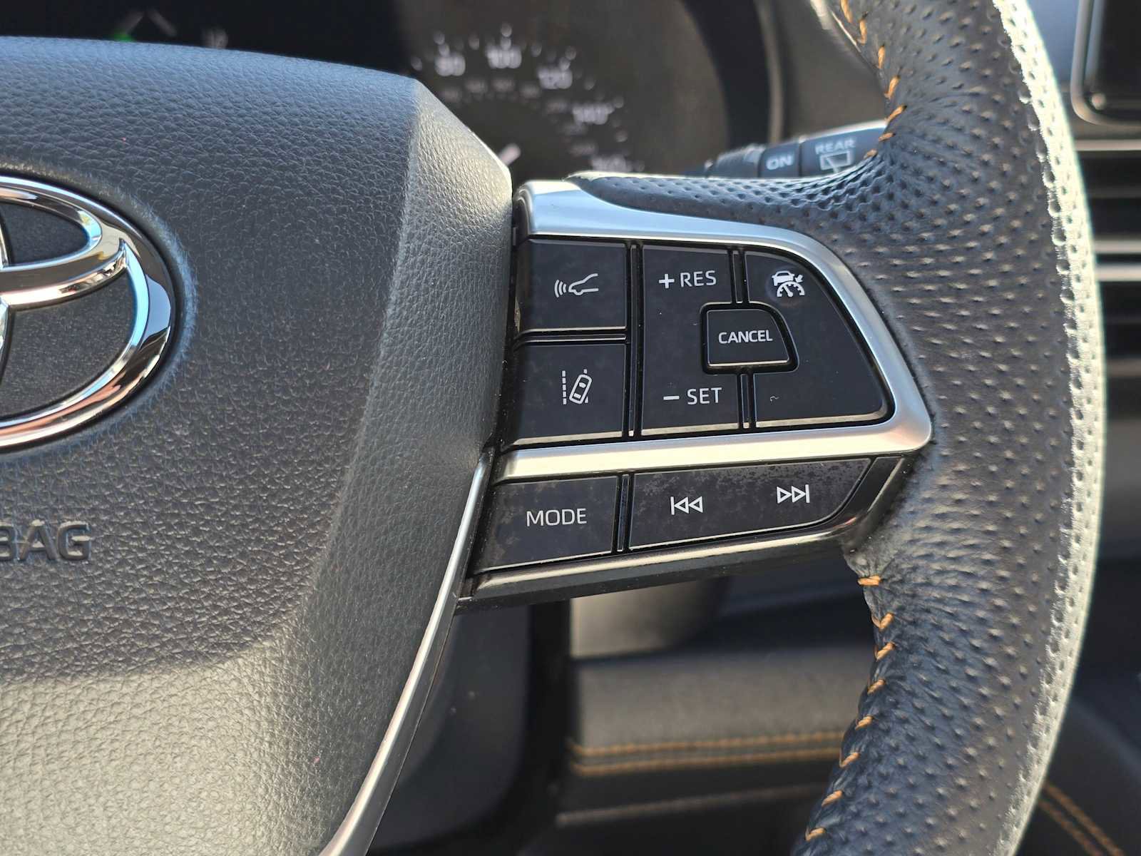 Used 2024 Toyota Sienna XLE Woodland Edition AWD/4WD image 32