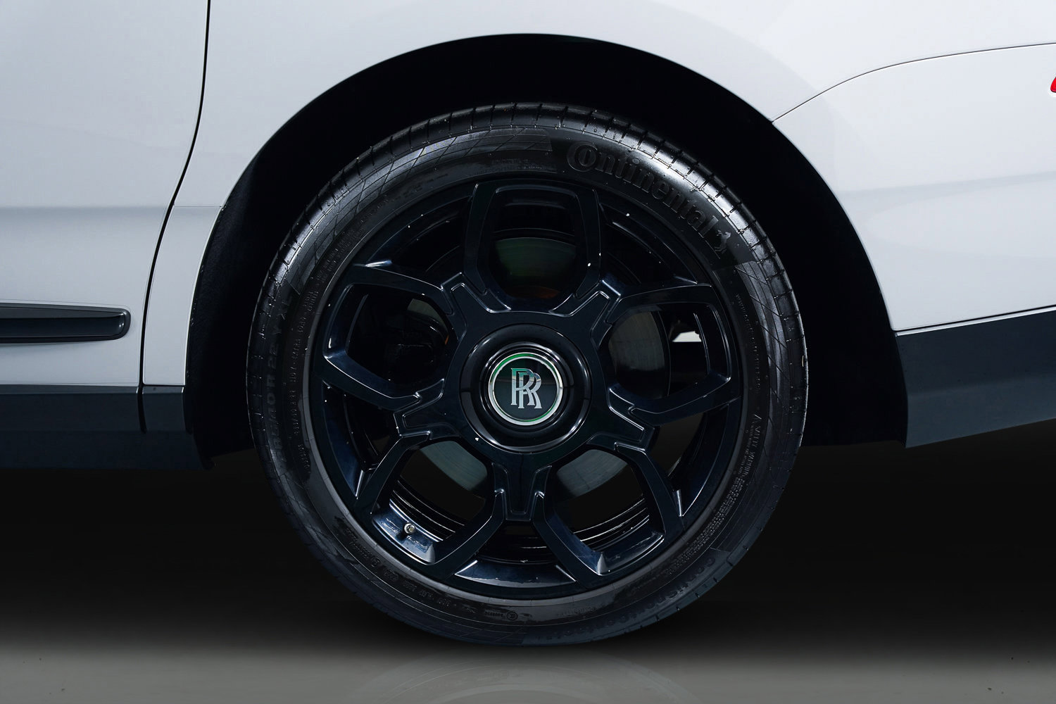 Used 2024 Rolls-Royce Cullinan Black Badge image 21