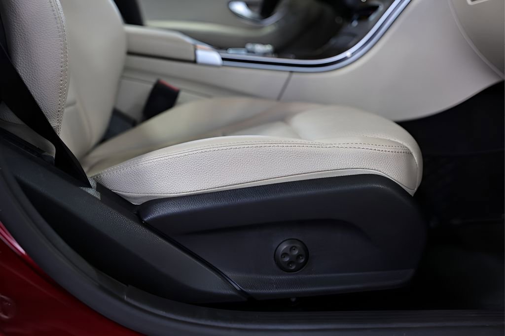 Used 2020 Mercedes-Benz C 300 4MATIC Sedan image 68