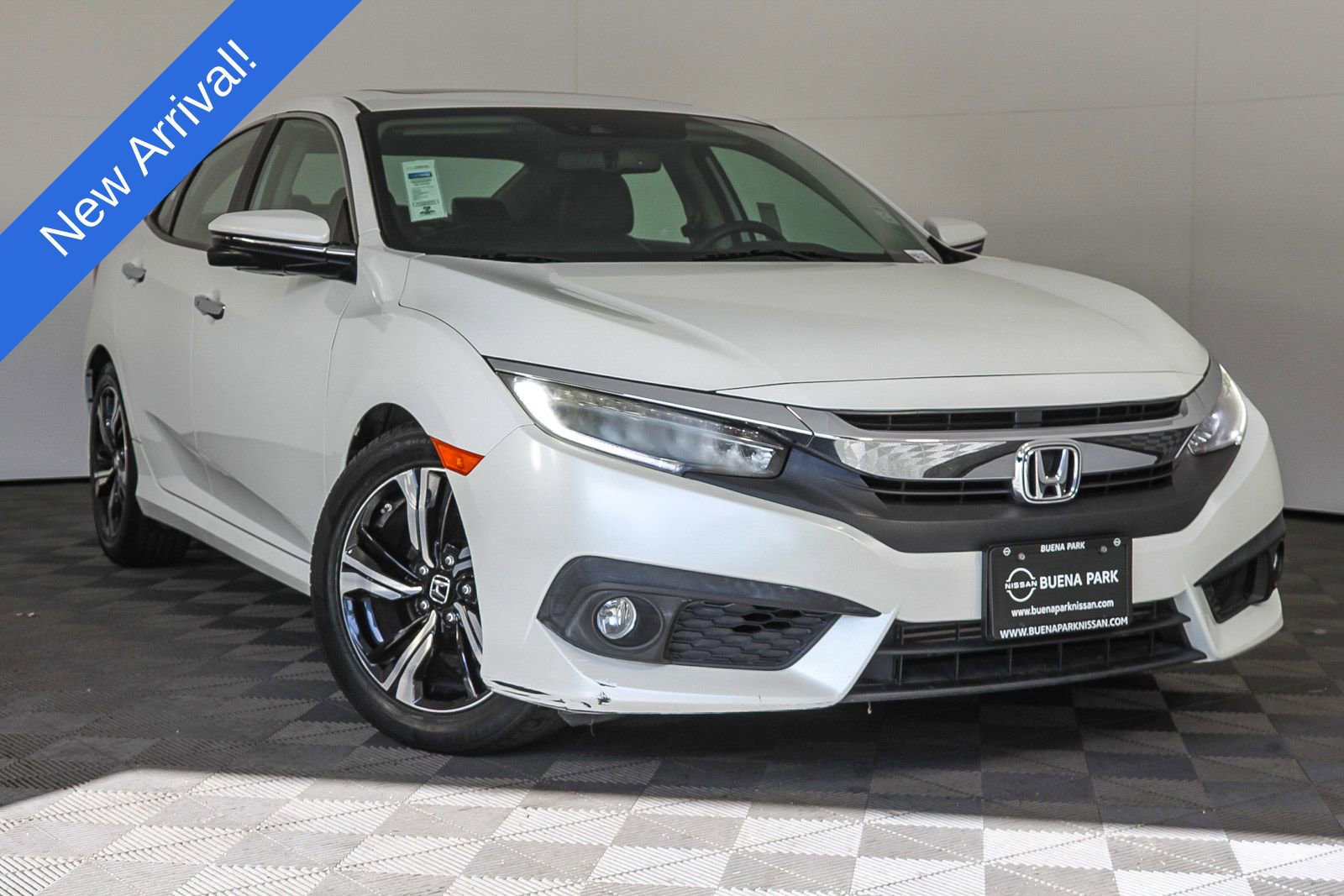 Used 2017 Honda Civic Touring image 1