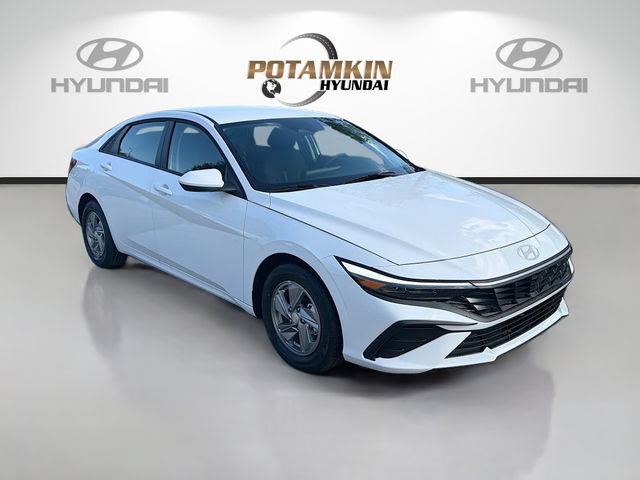 New 2026 Hyundai Elantra SE FWD image 3