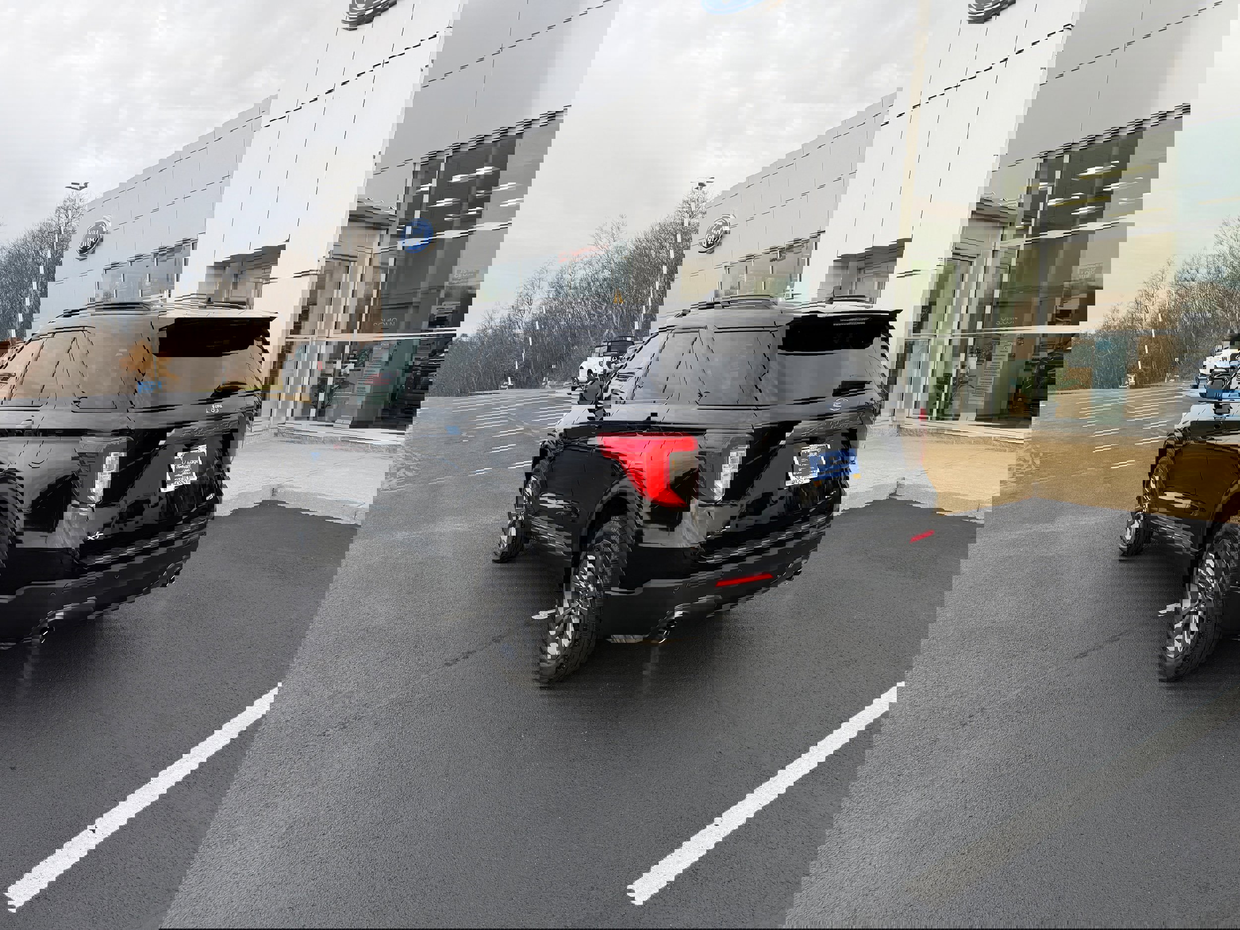 Certified 2023 Ford Explorer XLT w/ Equipment Group 202A image 7