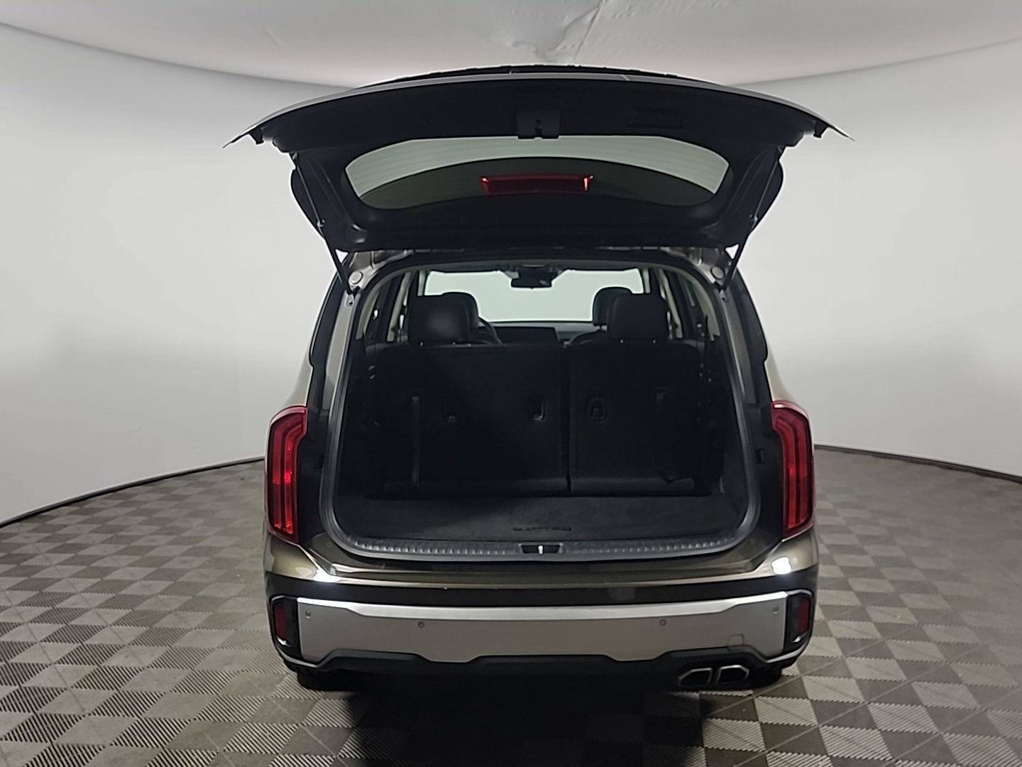 Used 2024 Kia Telluride S w/ S Sunroof Package image 8