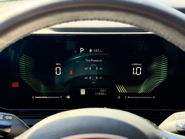 Used 2025 Kia Carnival EX image 10