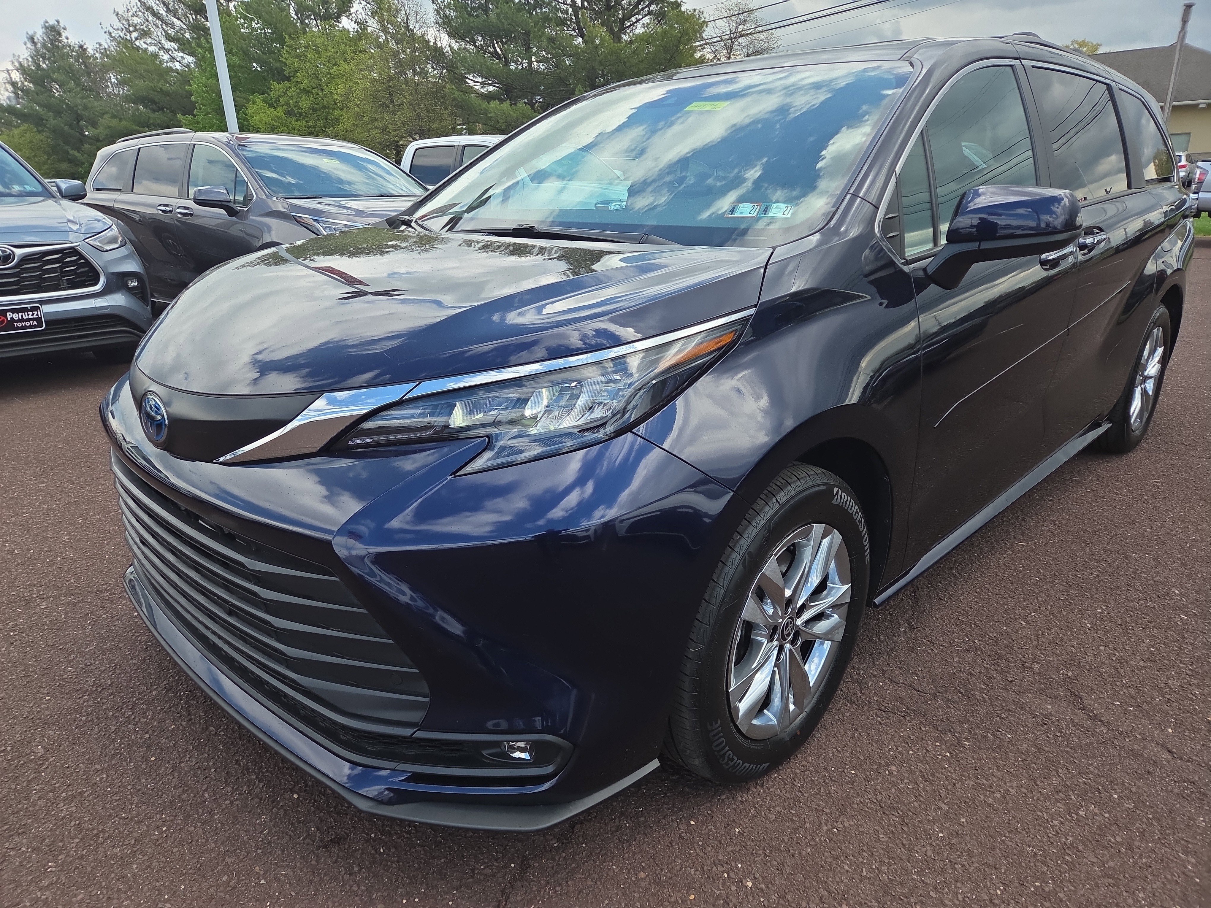 Certified 2025 Toyota Sienna XLE w/ XLE Plus Package AWD/4WD image 7