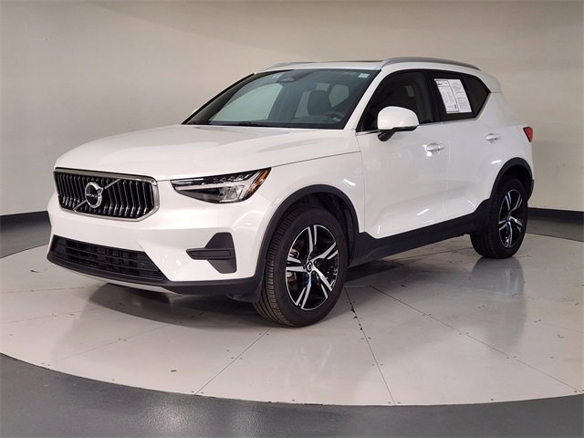 Used 2025 Volvo XC40 B5 Core