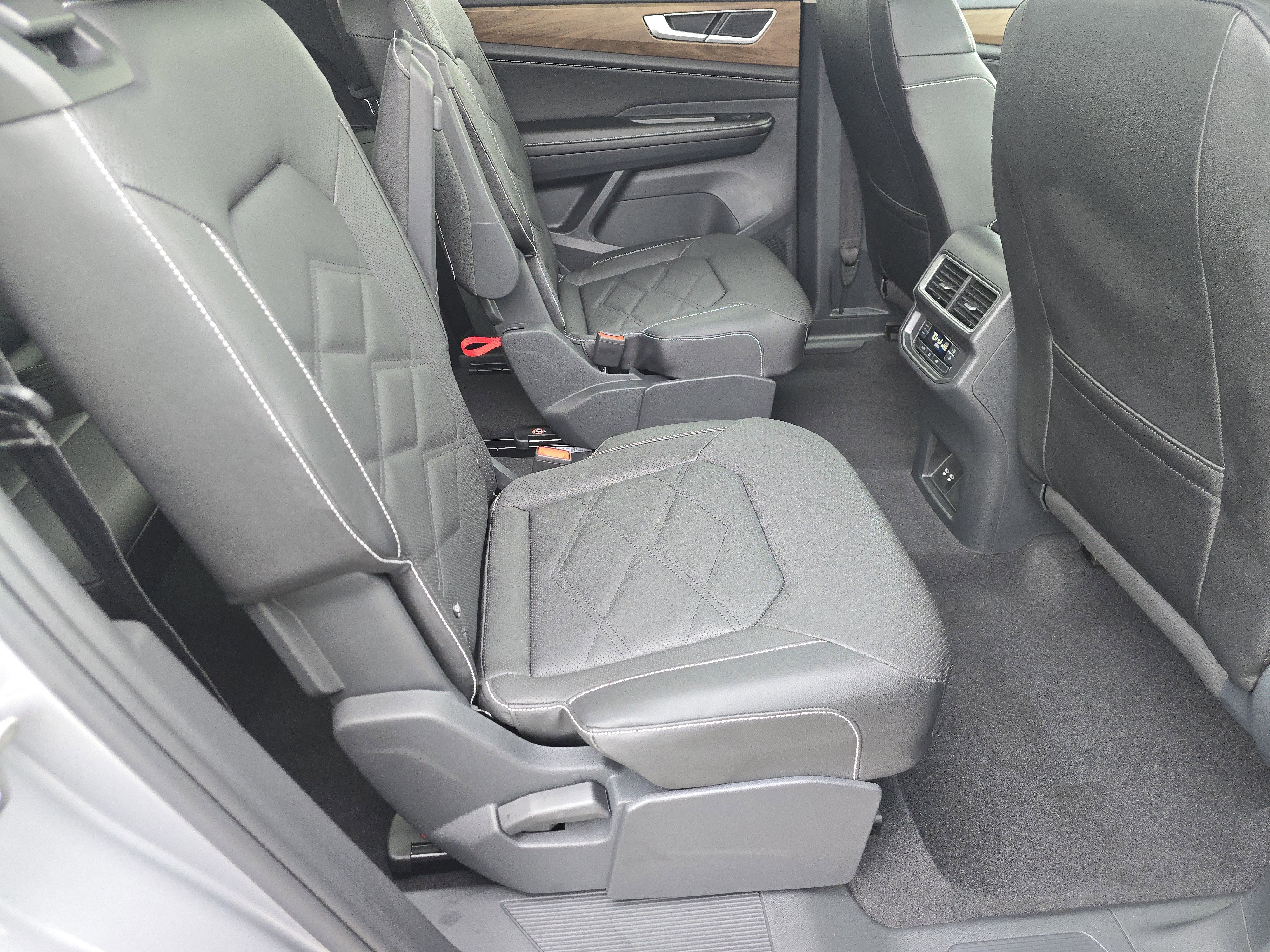 New 2026 Volkswagen Atlas SE image 17