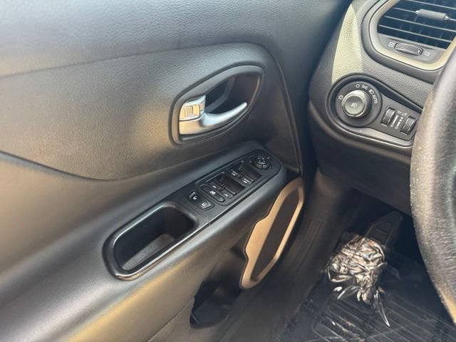 Used 2016 Jeep Renegade Limited AWD/4WD image 34