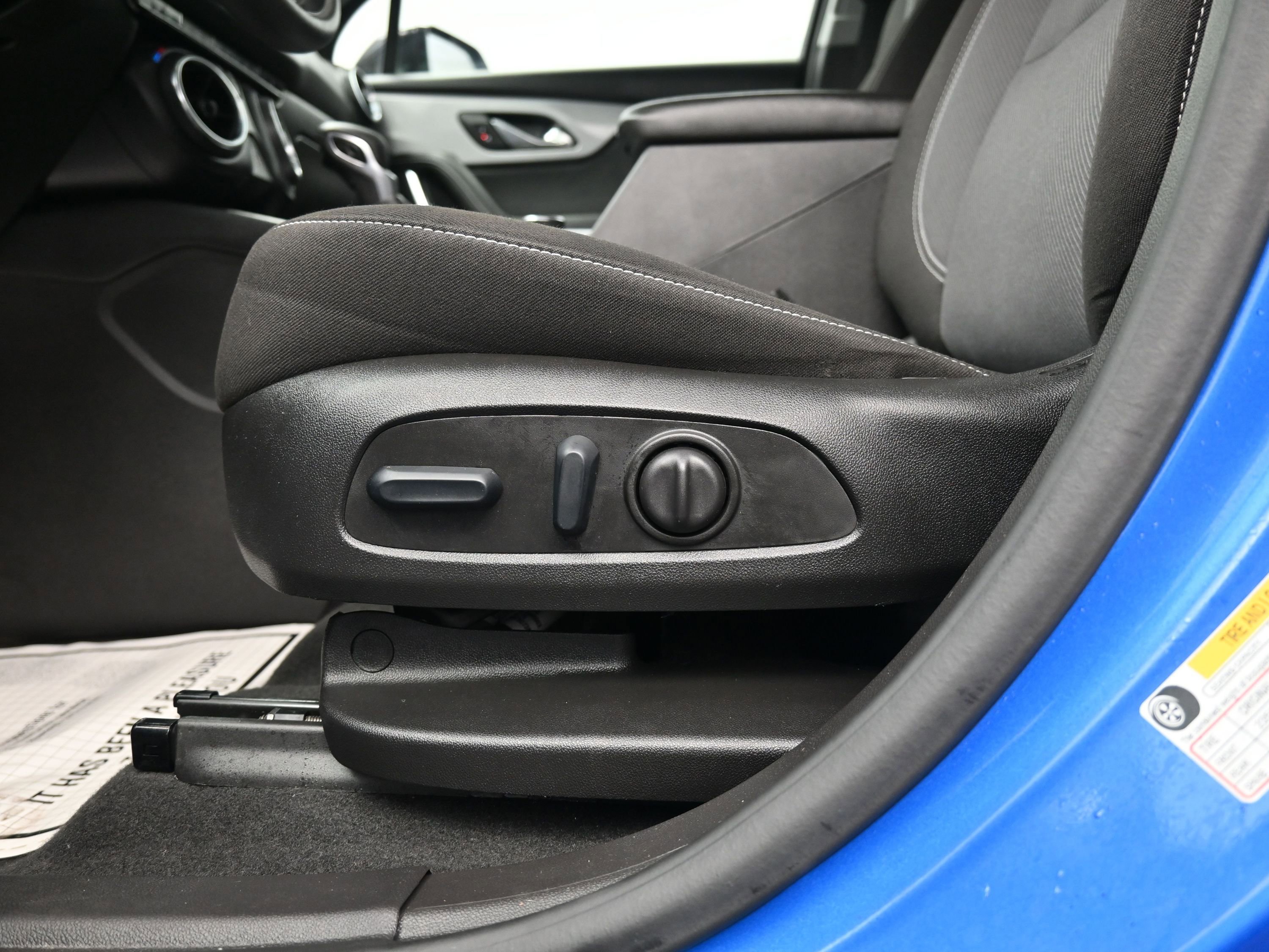 Used 2025 Chevrolet Blazer LT w/ Midnight/Sport Edition image 17