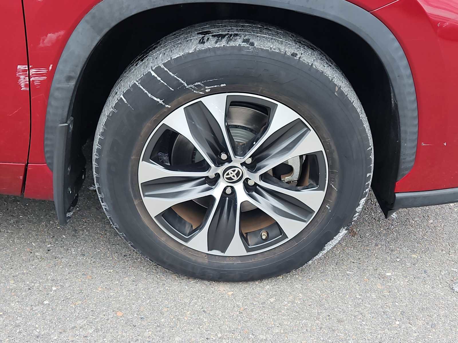 Used 2020 Toyota Highlander XLE image 10