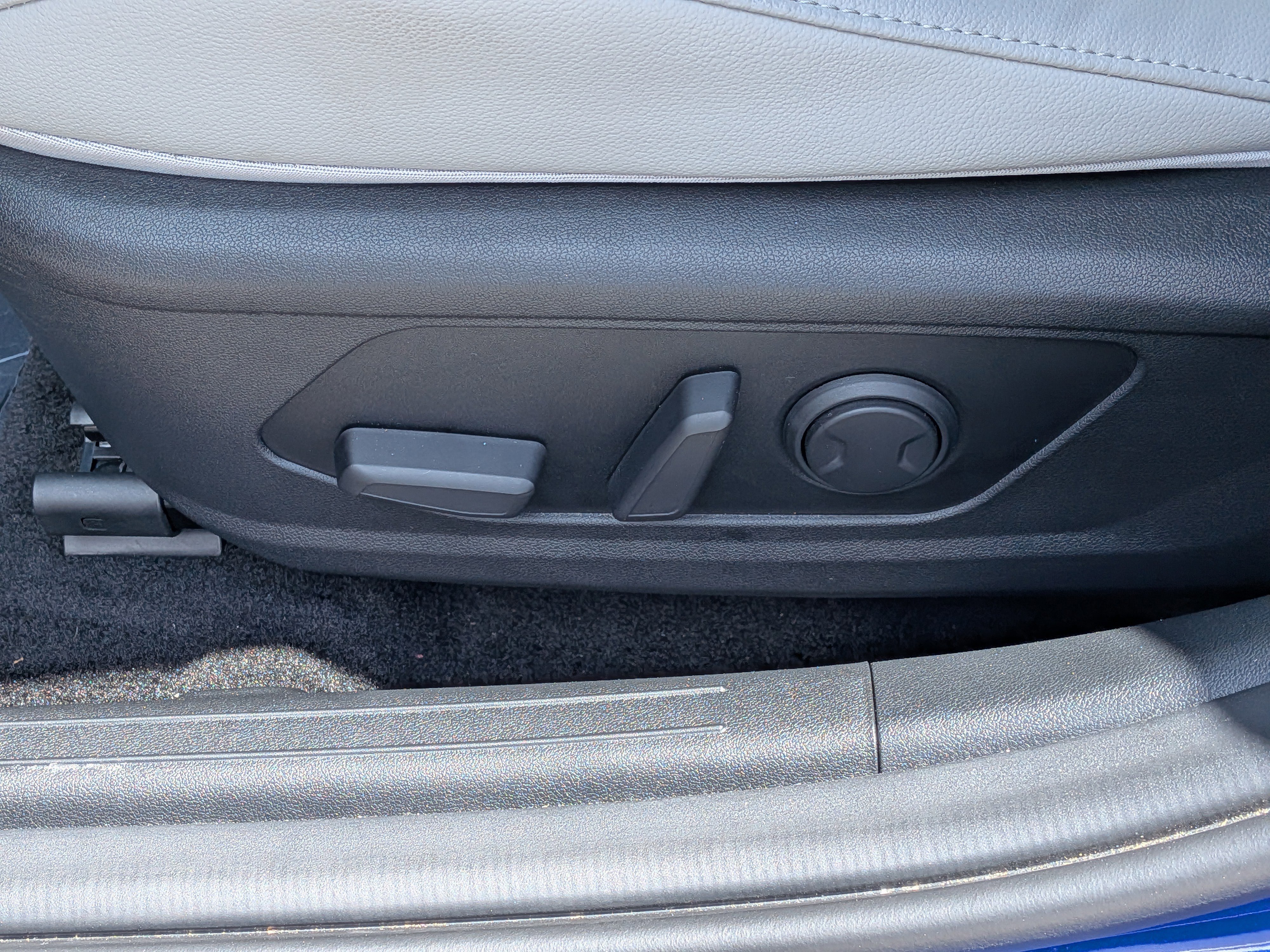 Used 2023 Hyundai Elantra Limited w/ Cargo Package FWD image 20