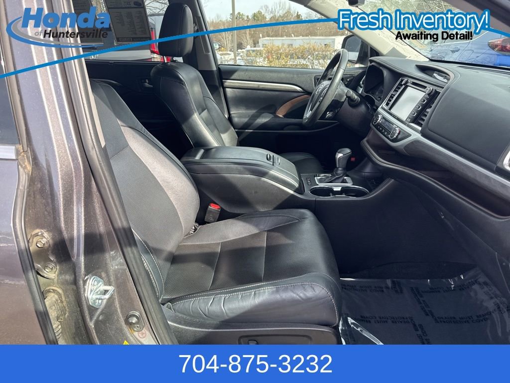 Used 2019 Toyota Highlander Limited image 18