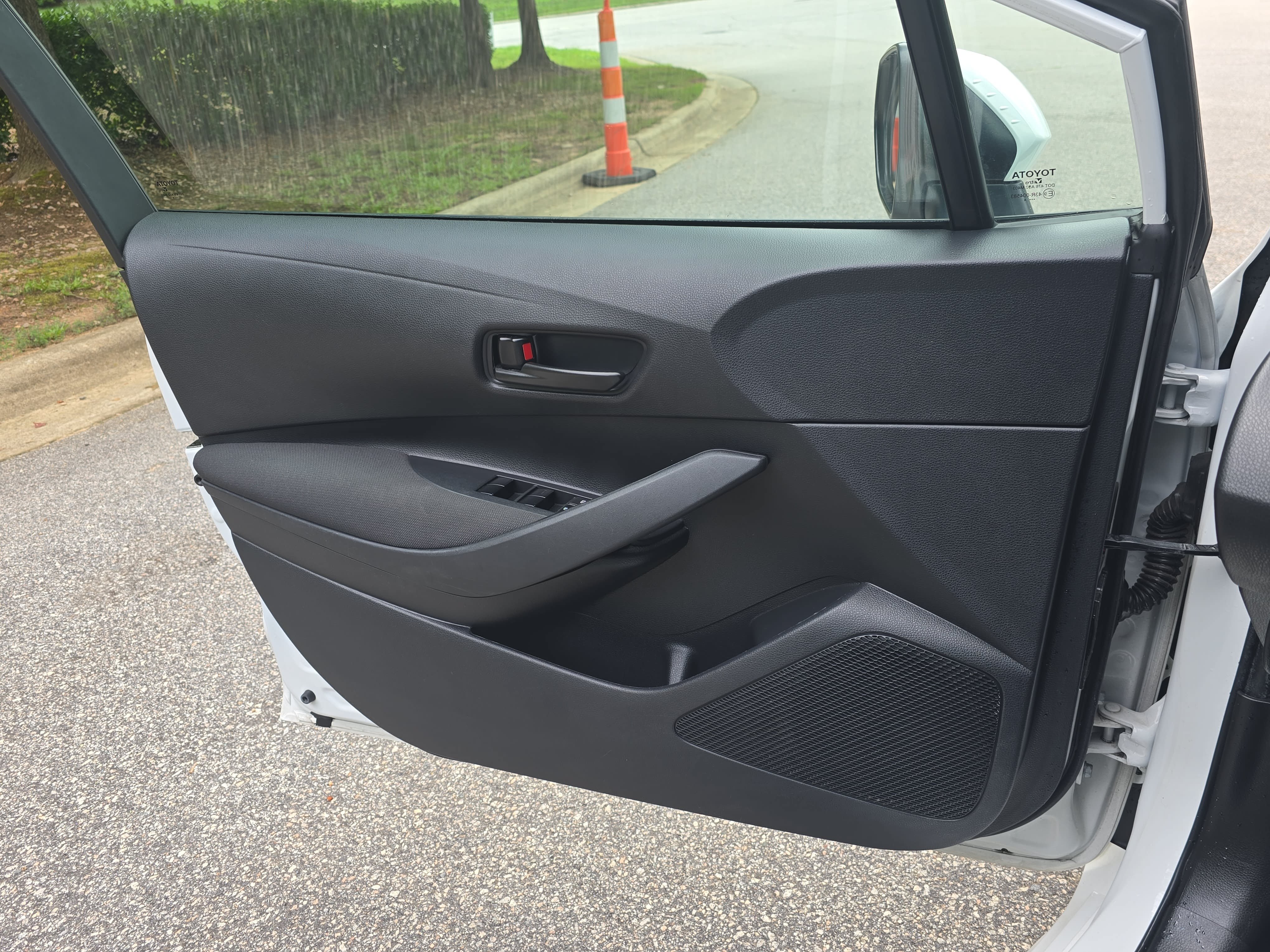 Used 2024 Toyota Corolla LE FWD image 24