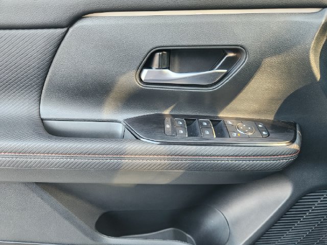 Used 2025 Nissan Kicks SR FWD image 20