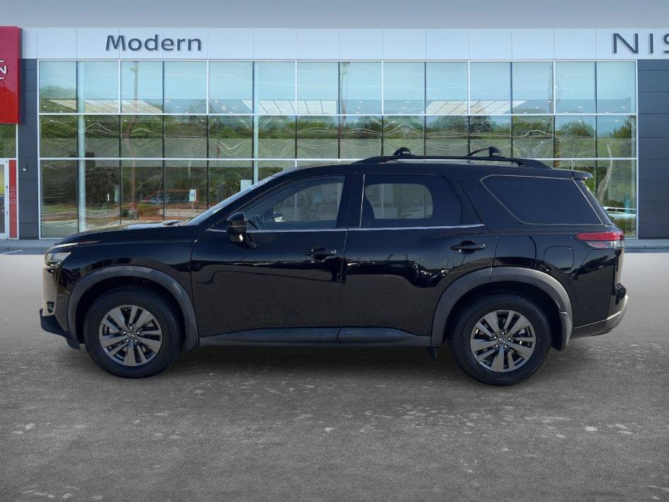Certified 2022 Nissan Pathfinder SV w/ SV Black Package FWD image 8