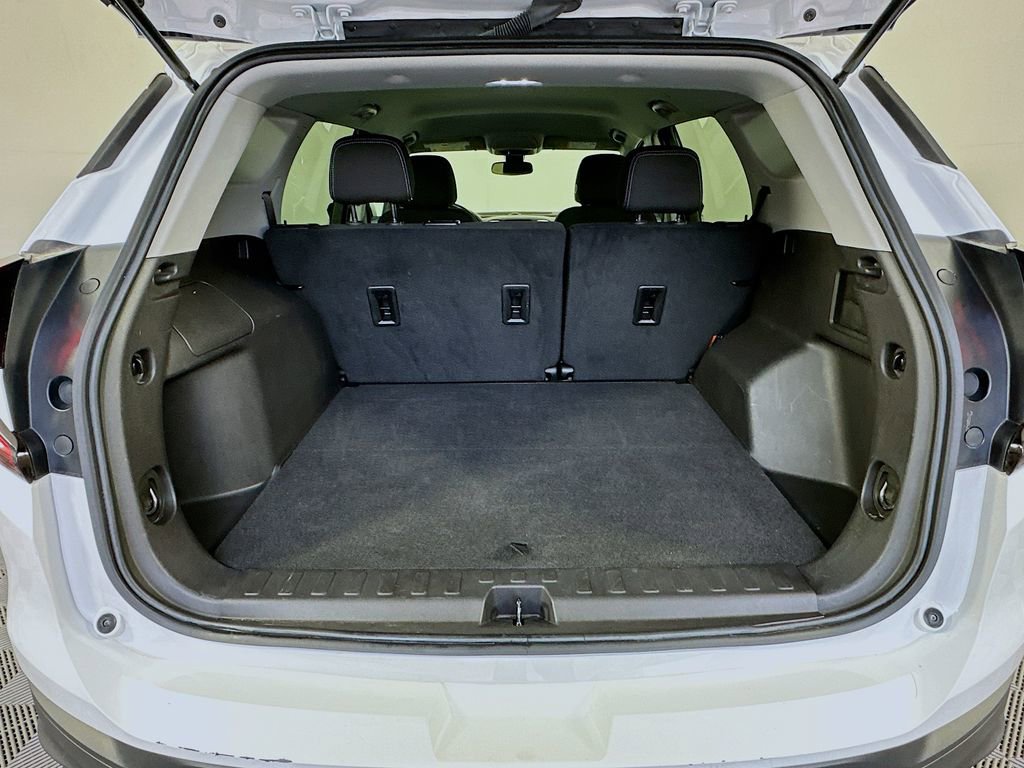 Used 2024 GMC Terrain SLE FWD image 25