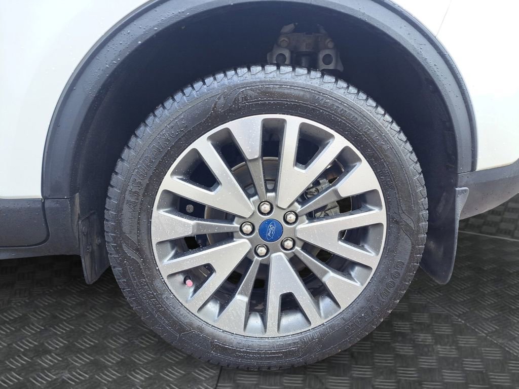 Used 2022 Ford Escape Titanium image 14