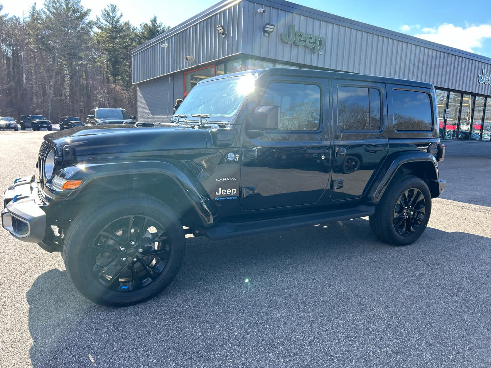Used 2023 Jeep Wrangler Sahara w/ Cold Weather Group image 9