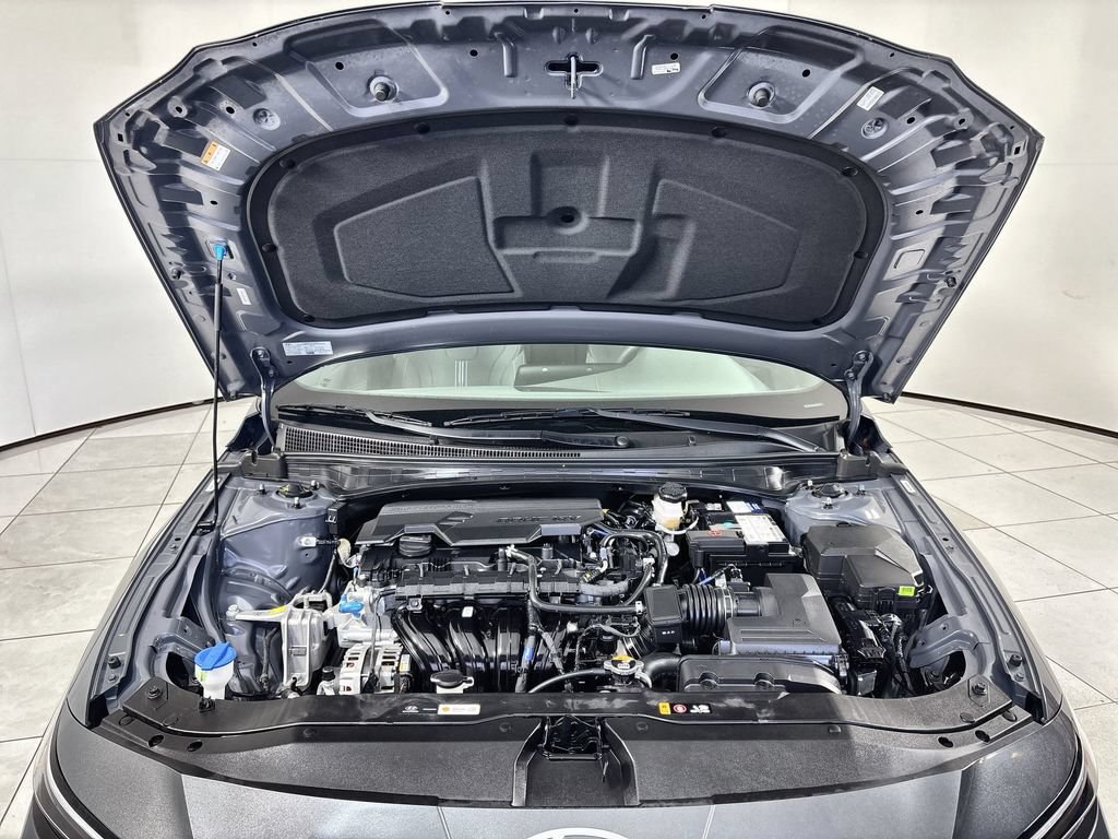 Certified 2025 Hyundai Elantra SEL w/ Cargo Package FWD image 18
