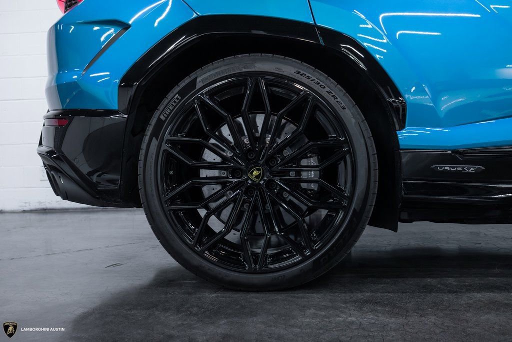 Used 2025 Lamborghini Urus SE image 17