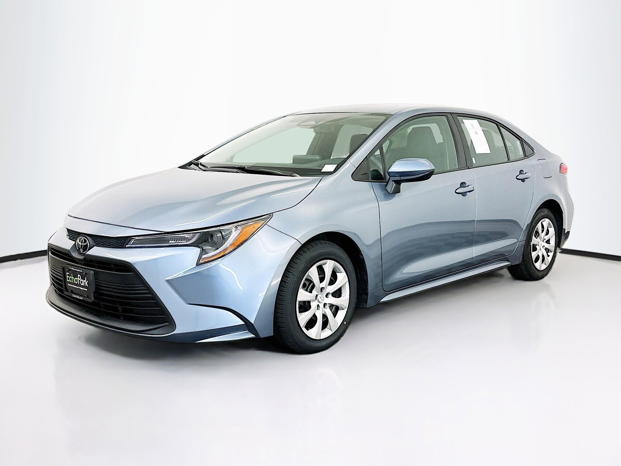 Used 2025 Toyota Corolla LE image 3