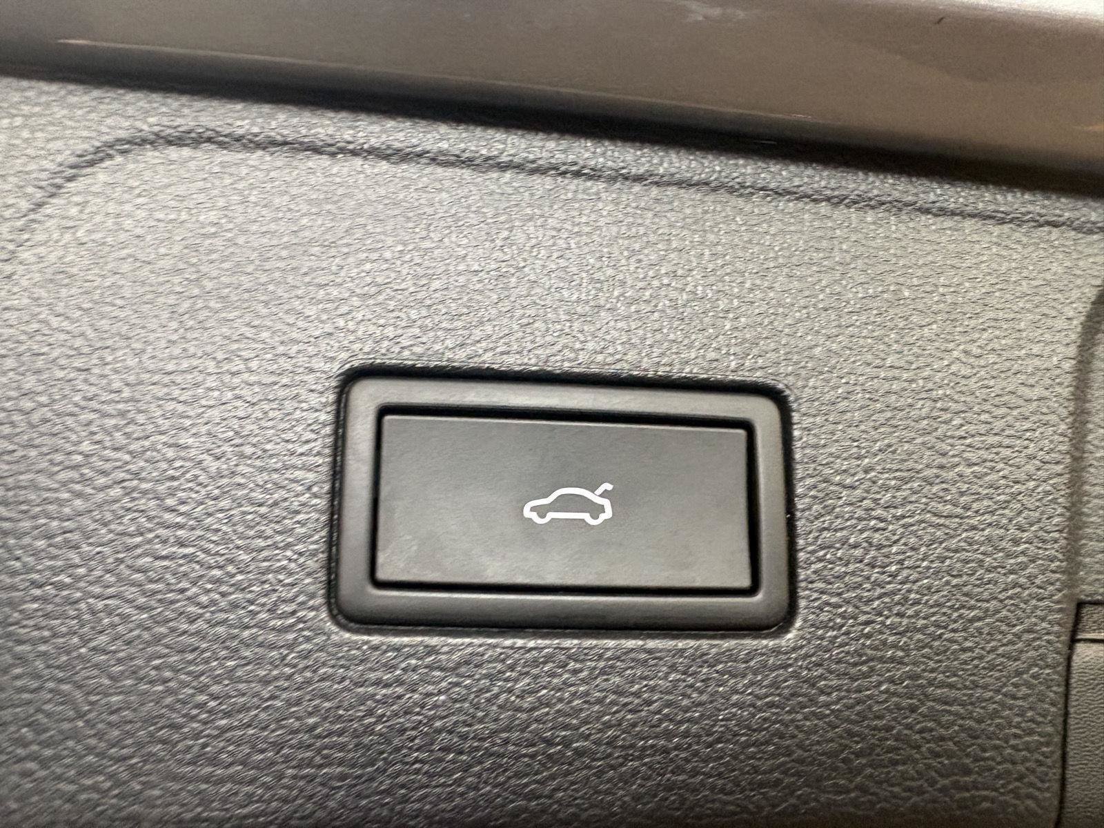 Used 2025 Volkswagen Atlas SE AWD/4WD image 19