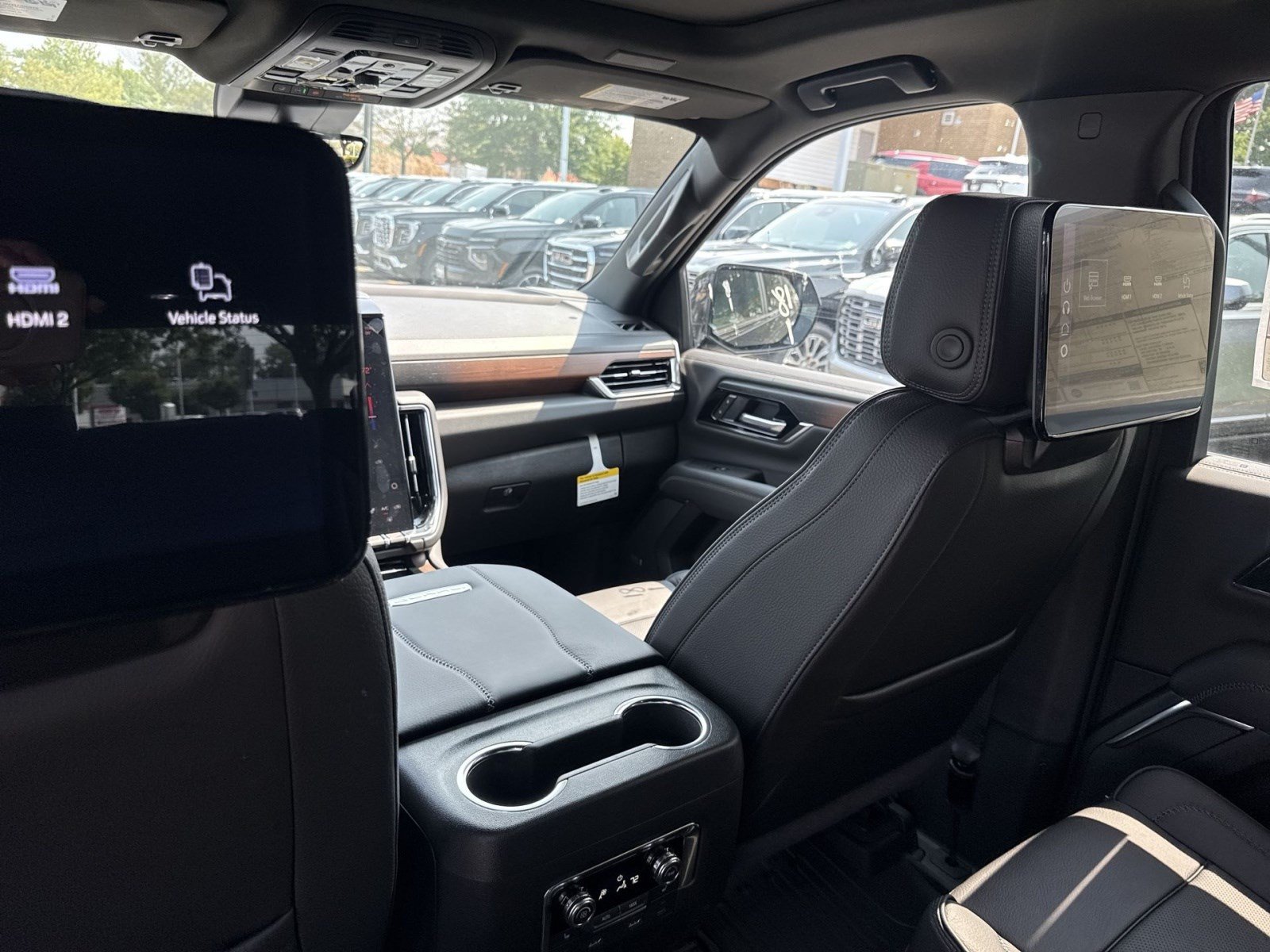 New 2026 GMC Yukon Denali w/ Denali Reserve Package AWD/4WD image 18