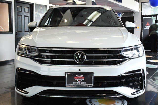 Used 2022 Volkswagen Tiguan SEL R-Line AWD/4WD image 2