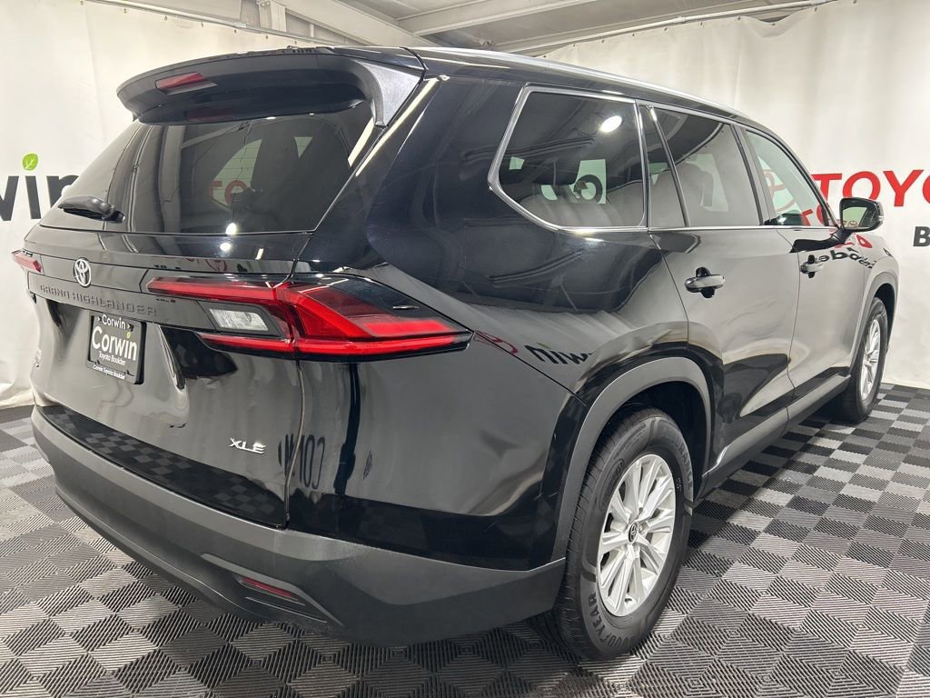 Used 2025 Toyota Grand Highlander AWD image 7