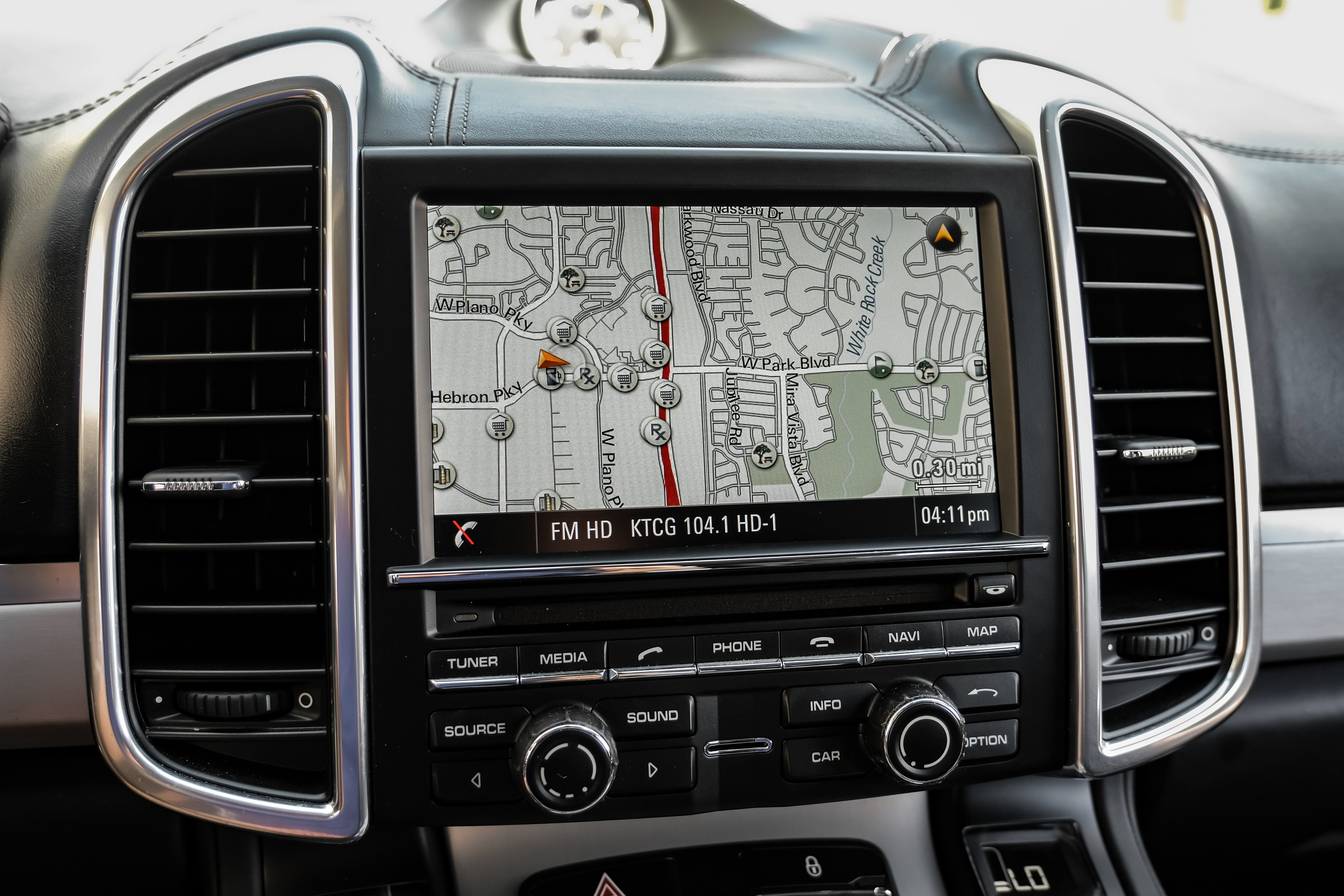 Used 2013 Porsche Cayenne Turbo AWD/4WD image 18