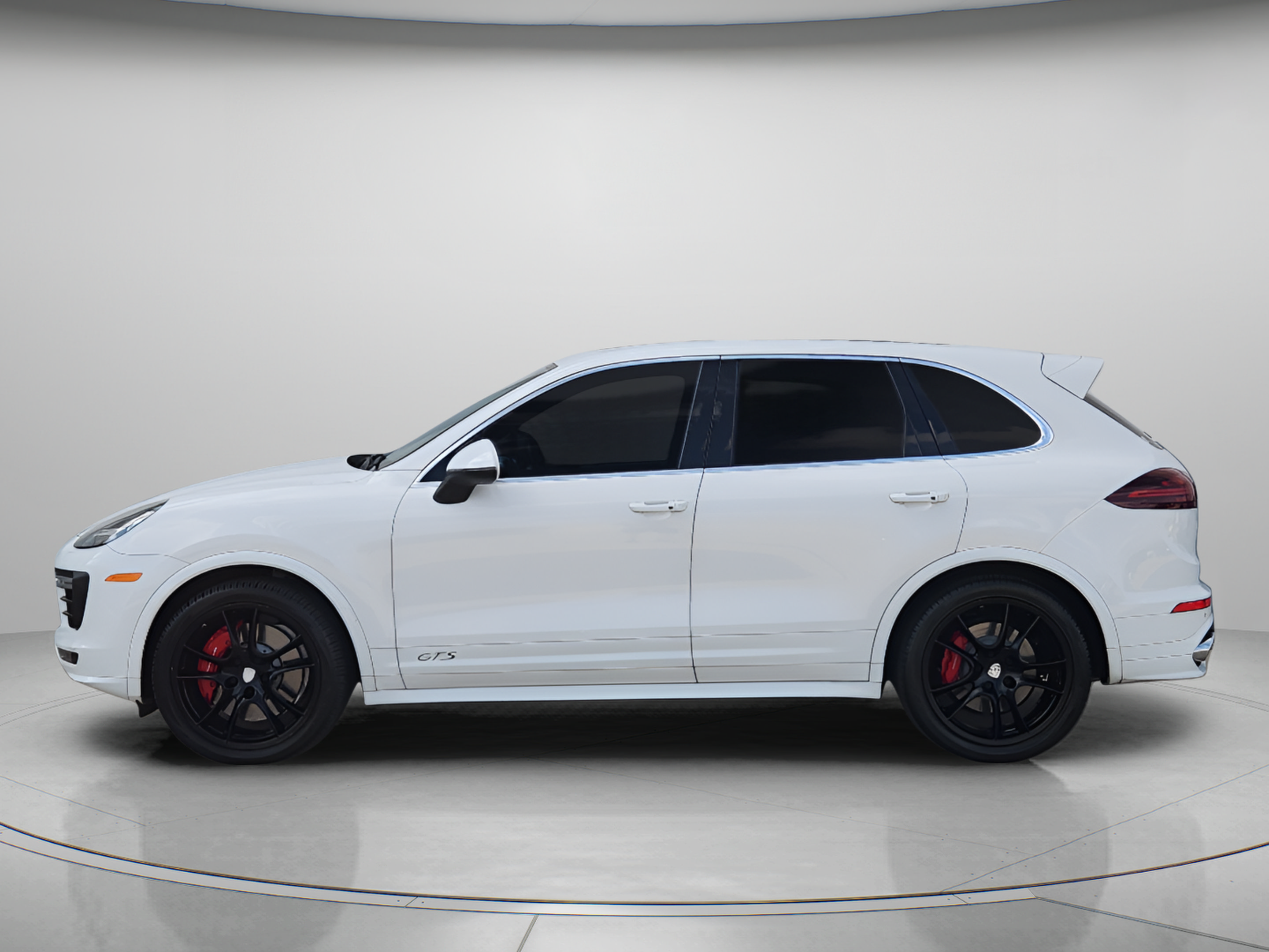 Used 2016 Porsche Cayenne GTS AWD/4WD image 2