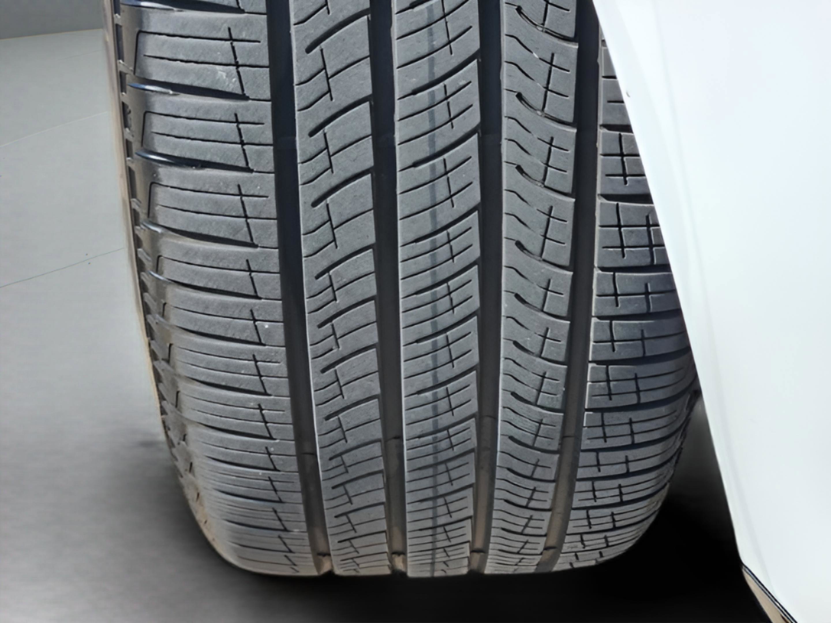 Certified 2025 Land Rover Range Rover SE image 39